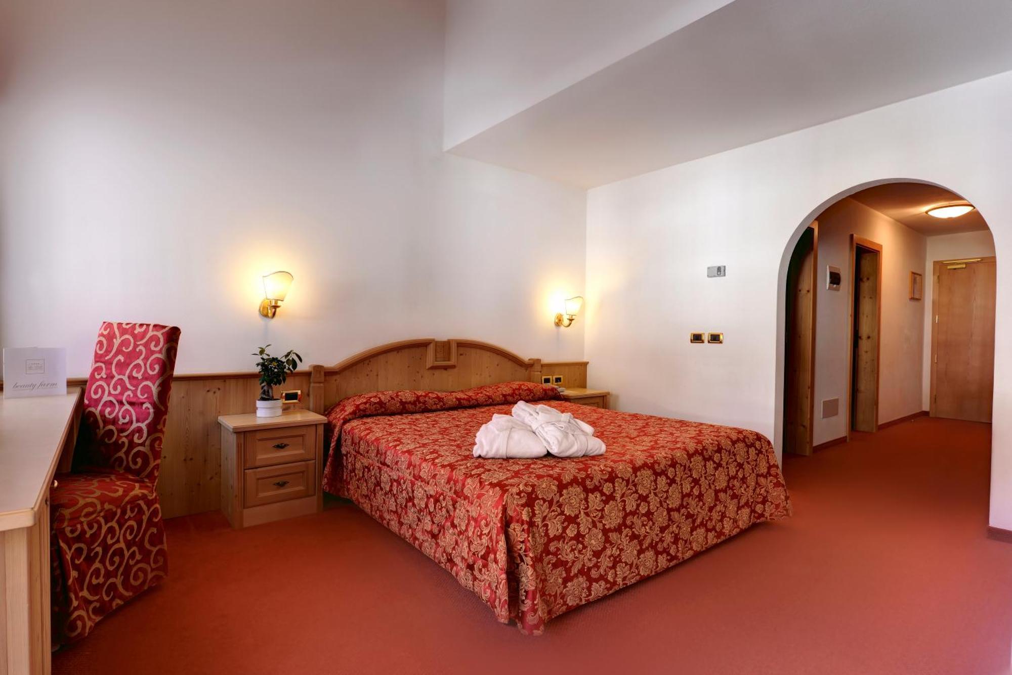 Hotel La Perla Canazei Extérieur photo