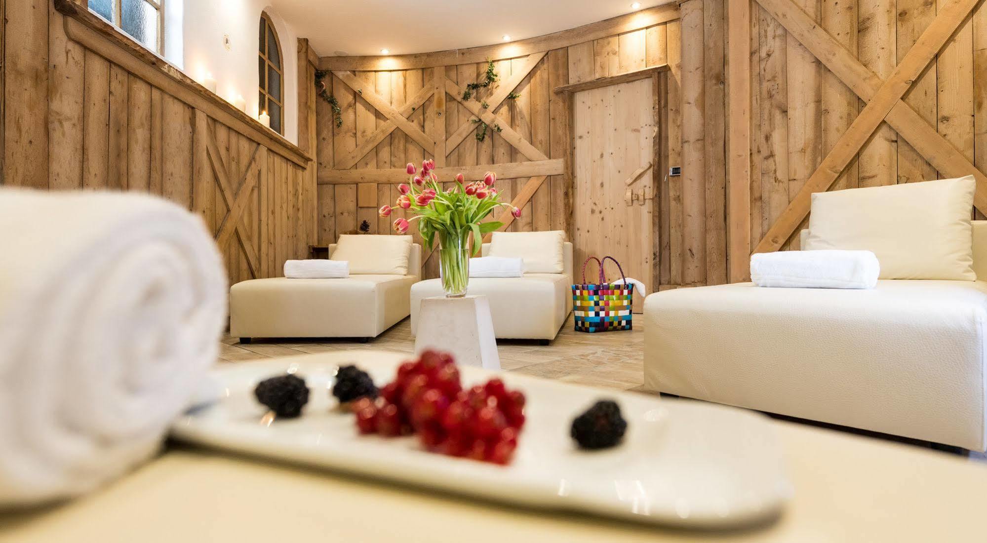 Hotel La Perla Canazei Extérieur photo
